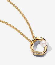 Collar Pand Círculo Forma Orgánica en Pavé y Perla Cultivada	Plata 925 con Baño de oro
