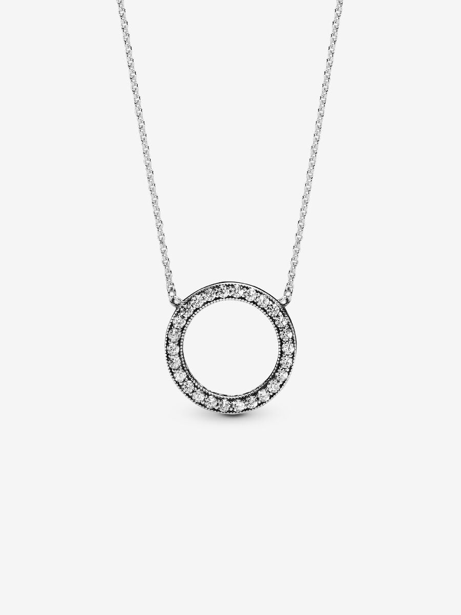 Collares Pand elegantes con detalles circulares y cristales – Diseños a elegir